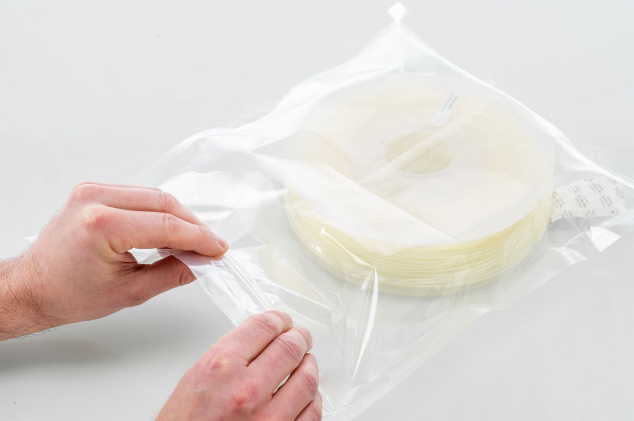 How_to_dry_UltimakerPVA_Drying_PVA_in_resealable_bag.jpg