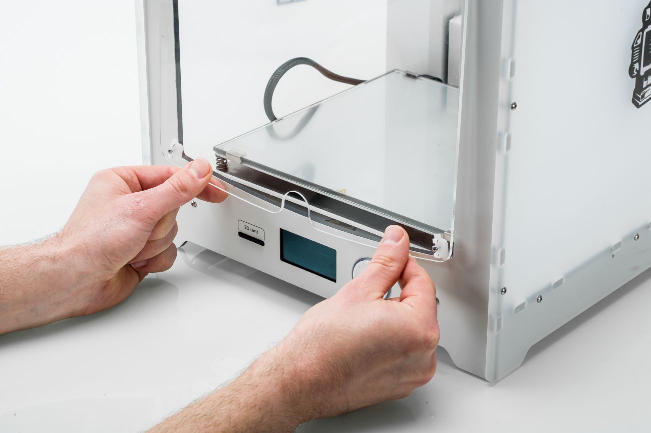 How_to_install_front_enclosure_for_Utimaker2__Push_front_enclosure.jfif
