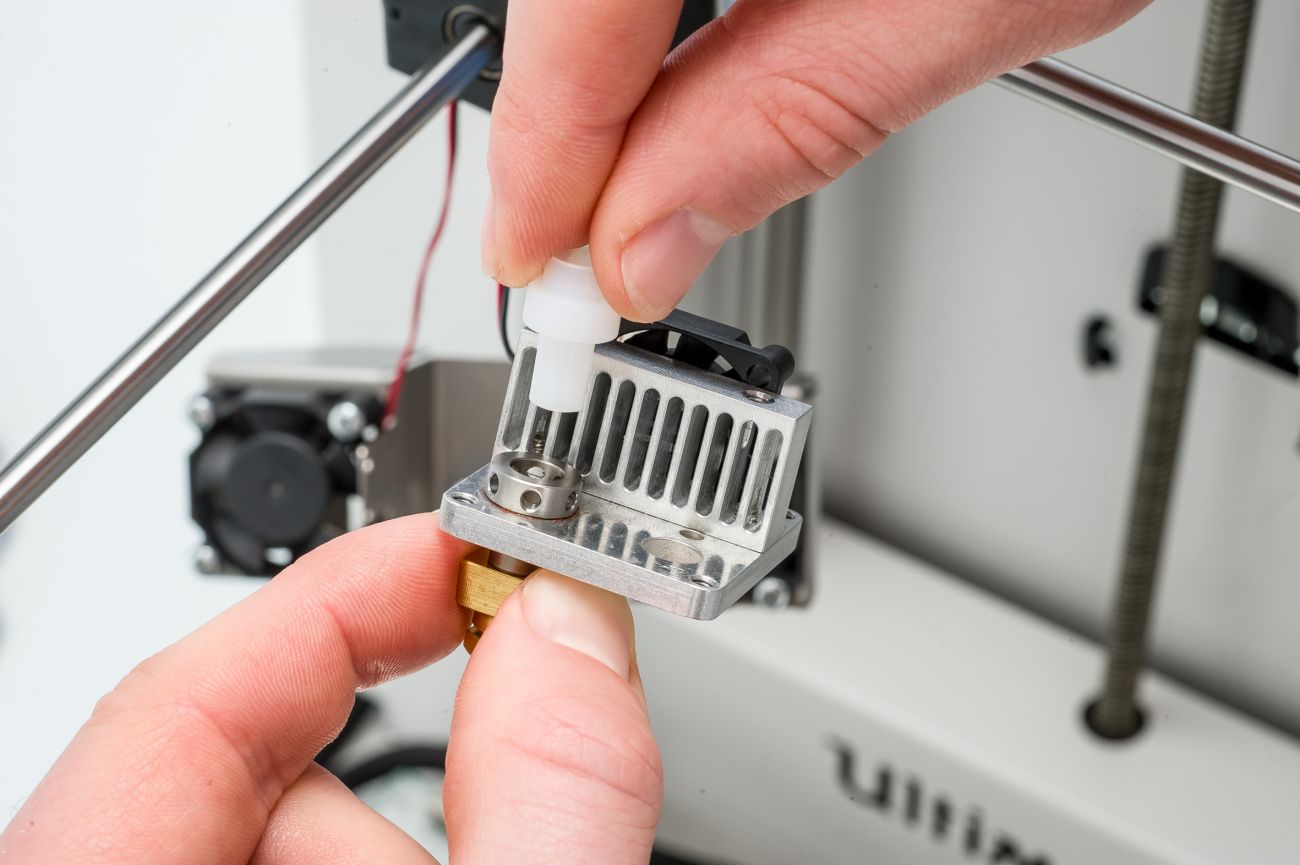 Installing_advanced_3D_printing_kit_for_Ultimaker2__TFM_coupler.jfif