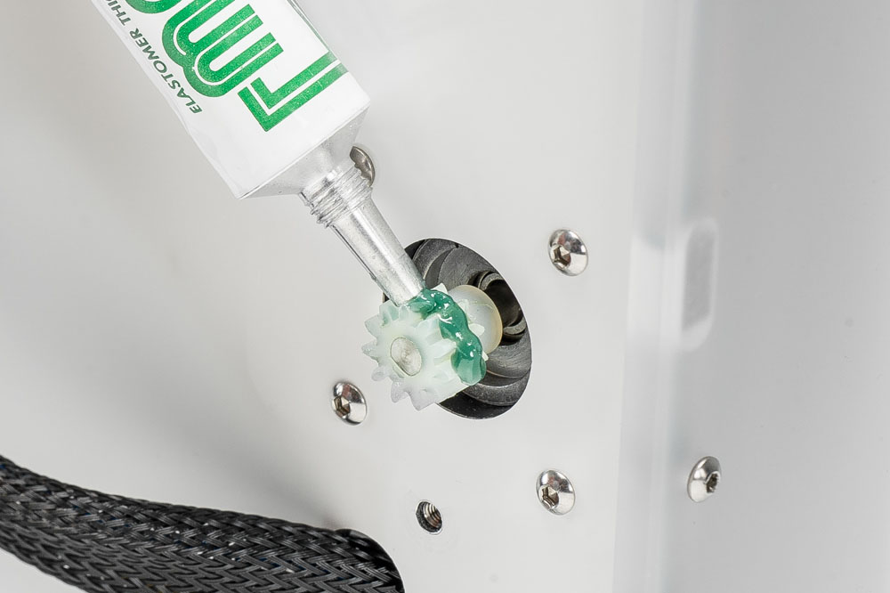 Lubricate-feeder-gear.jpg