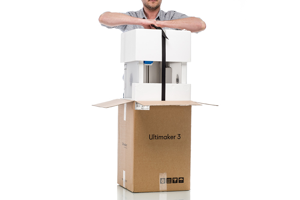 UM3-Unboxing-outer-box.jpg