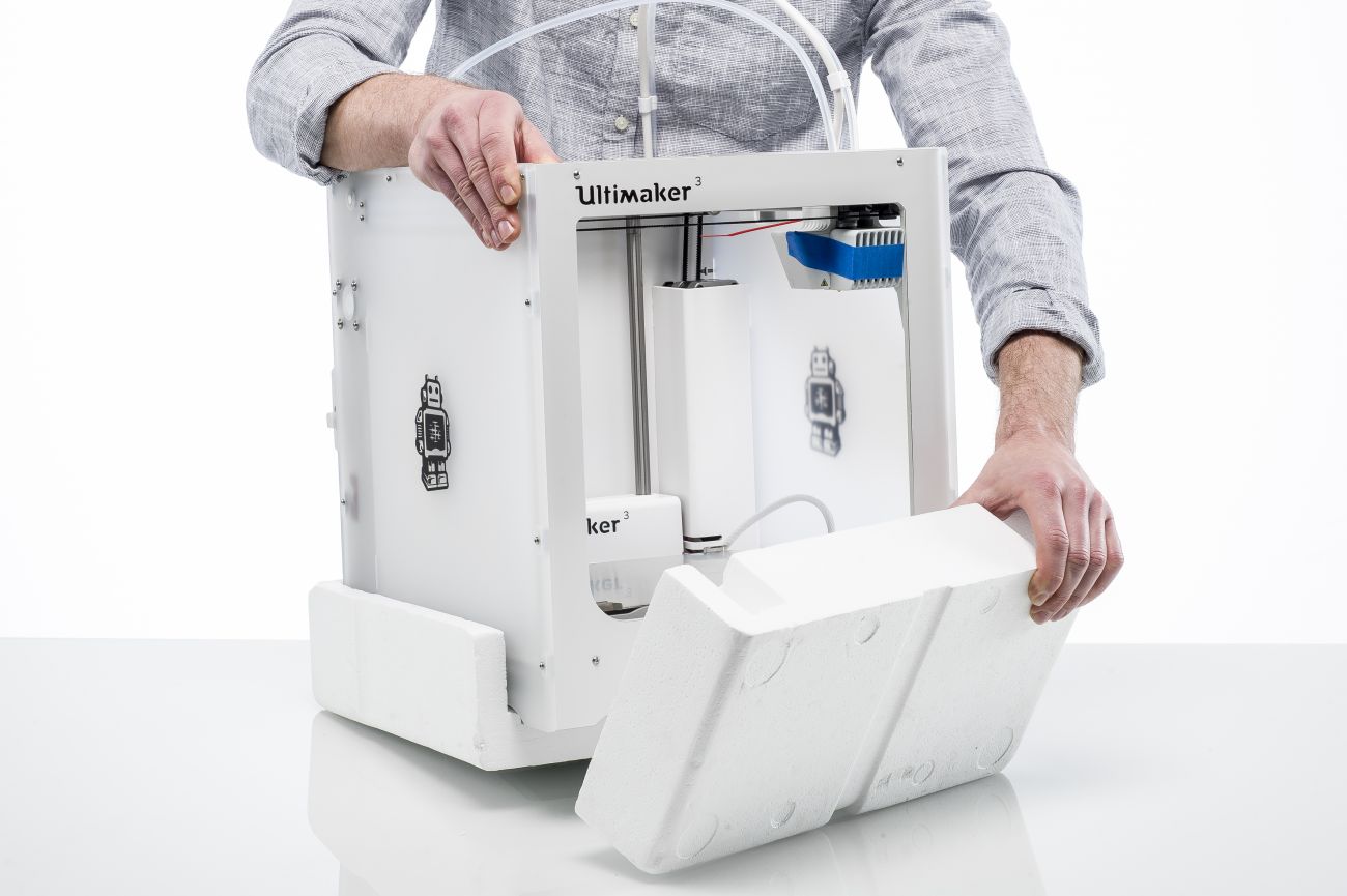 unboxing_remove_styrofoam_front_bottom.jpeg