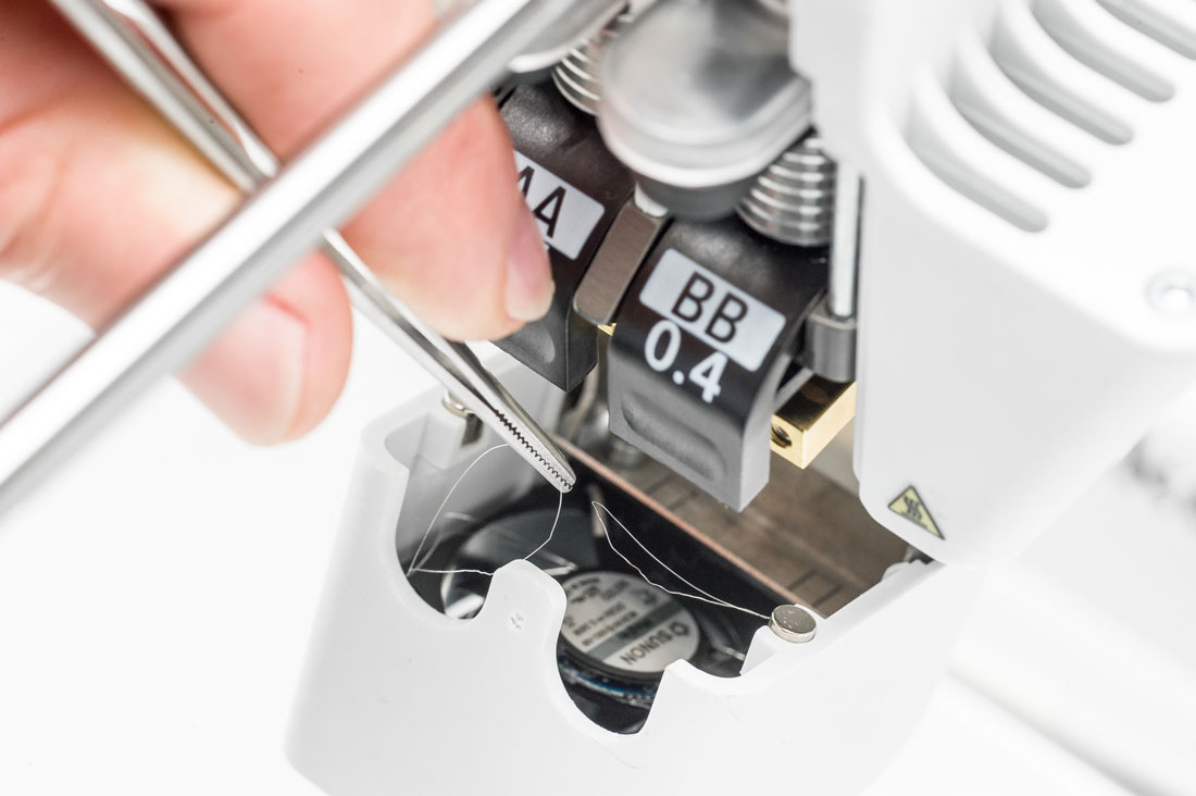 01_Remove-strings-with-tweezers-optimized.jpg