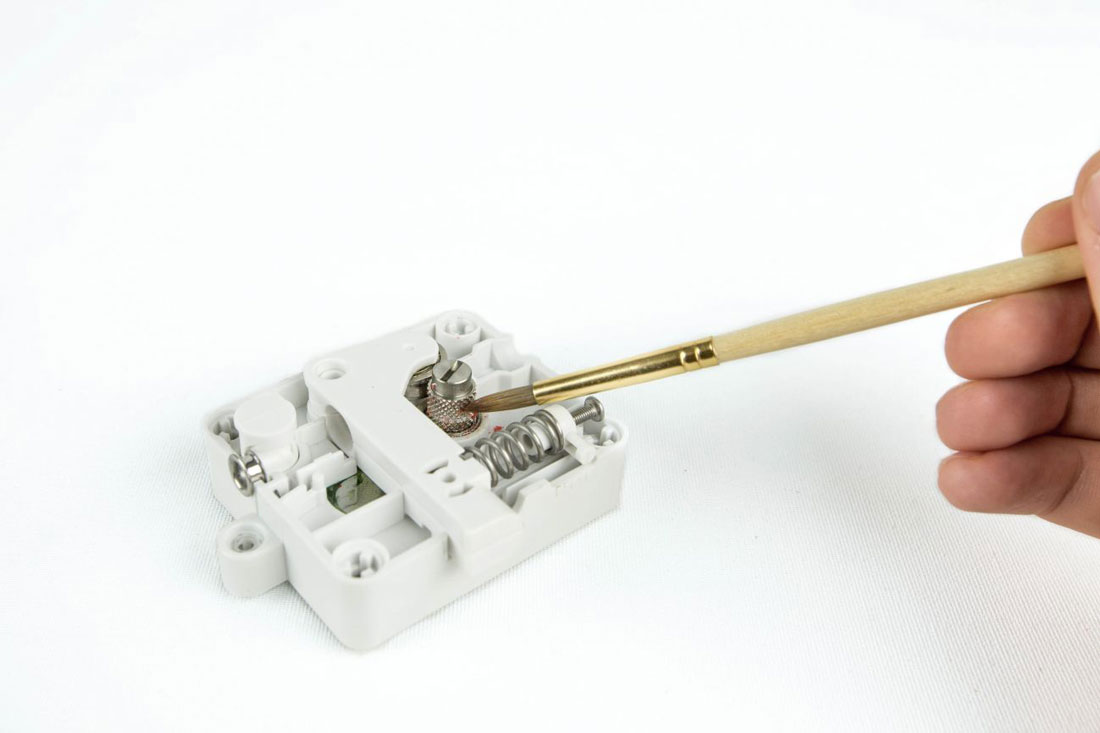 05.1_Clean-knurled-wheel-optimized.jpg