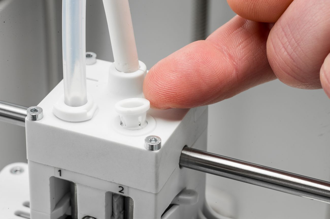 Ultimaker3_Remove-tube-coupling-collet.jpeg
