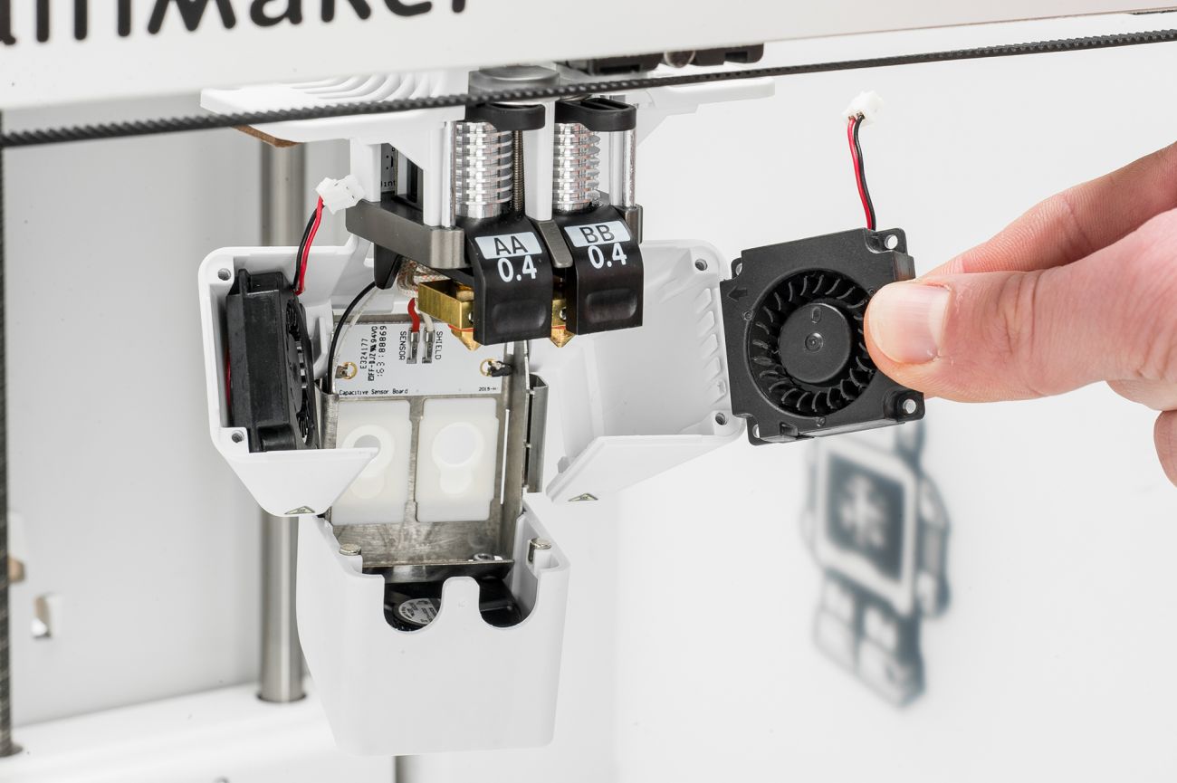 Ultimaker3_Remove-fans-from-bracket.jpg