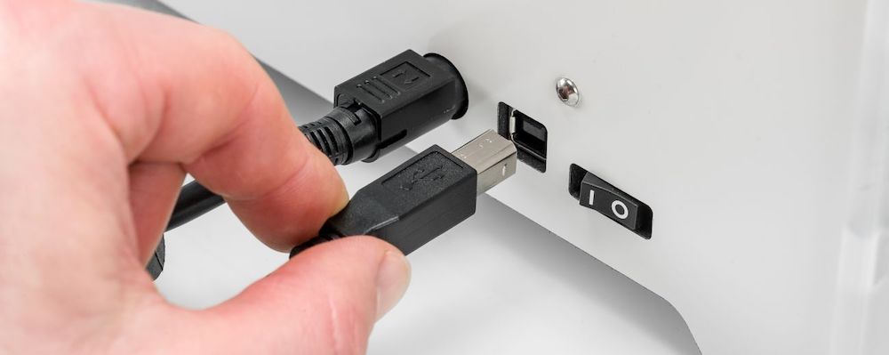 UM2-Connect-USB-cable.jpeg