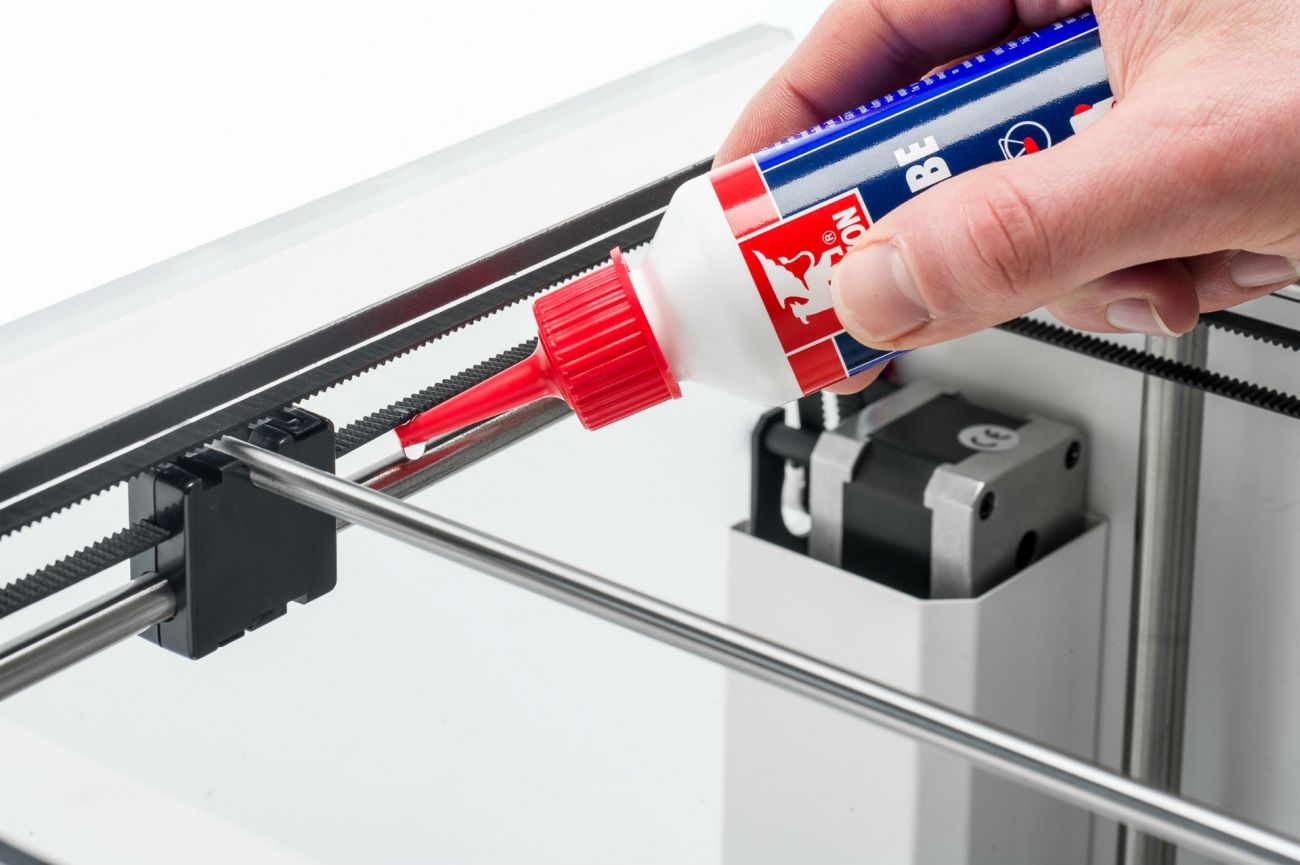 Lubricate_Ultimaker2__axles_Lubricate_XY_axles.jpg