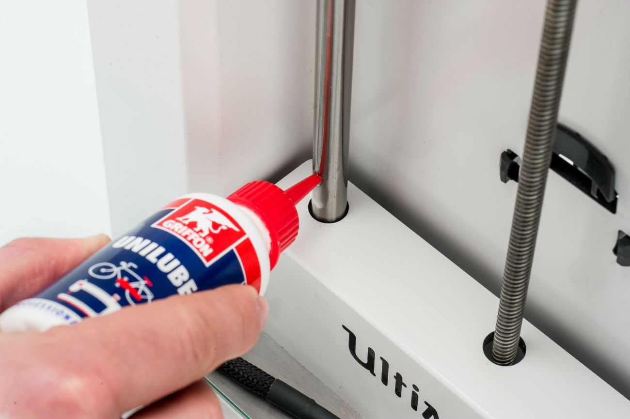 Lubricate_Ultimaker2__axles_Lubricate_Z_axles.jpg