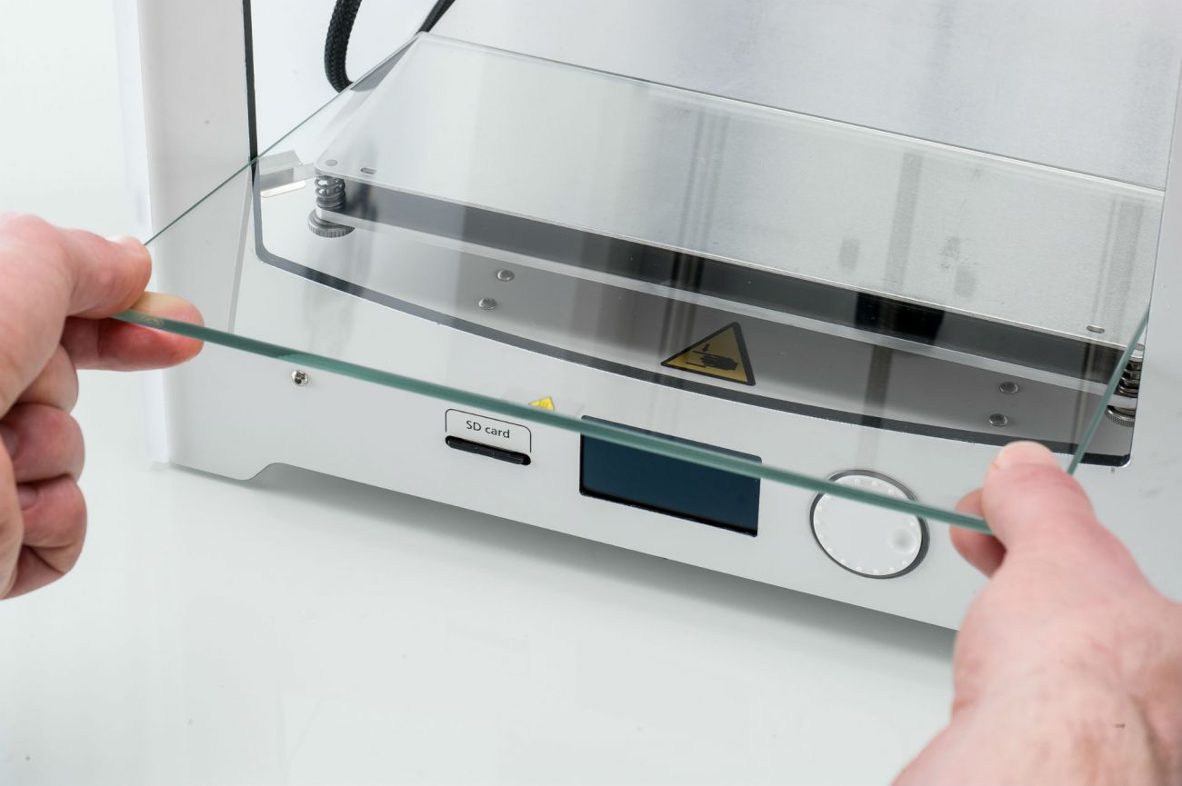 Cleaning_Ultimaker2__Removing_glass_plate.jpg