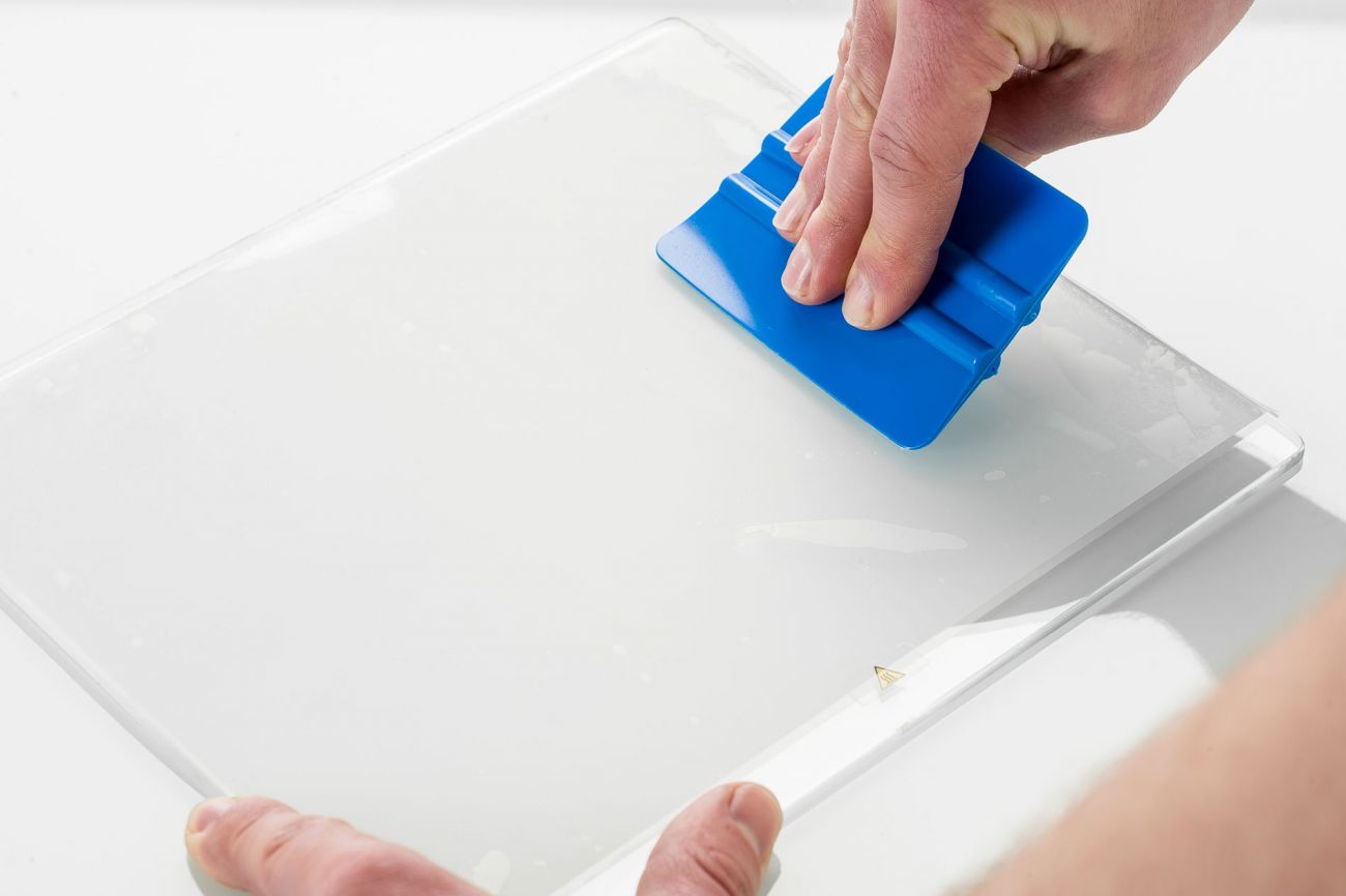 How_to_print_with_UltimakerCPE _Adhesive_sheets_applied_to_the_build_plate.jpg